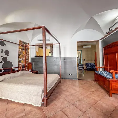 Lovingenoa Natural - Light Apartment Genoa