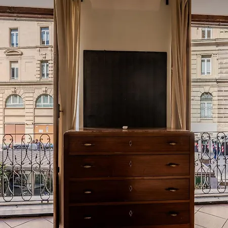 Lovingenoa Natural - Light Apartment